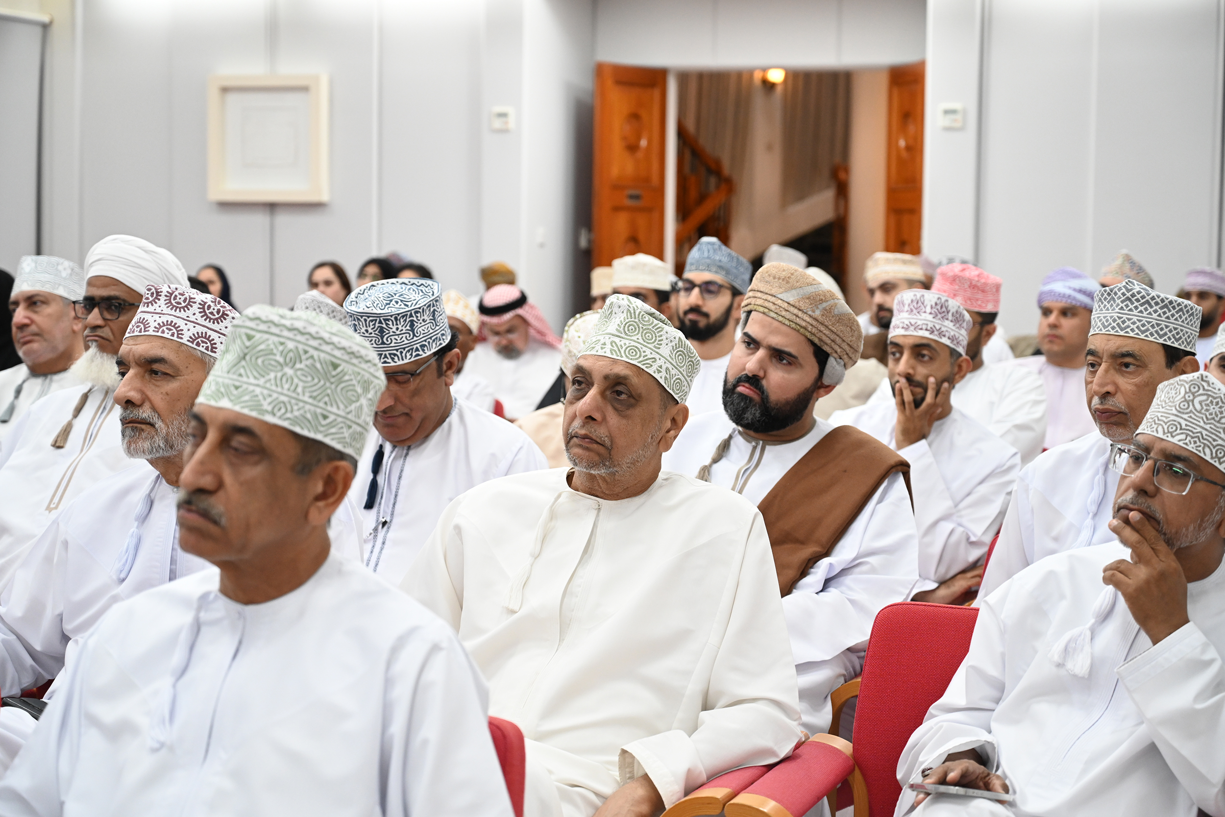 ندوة الإنسان والآخر نقد جذور التطرف