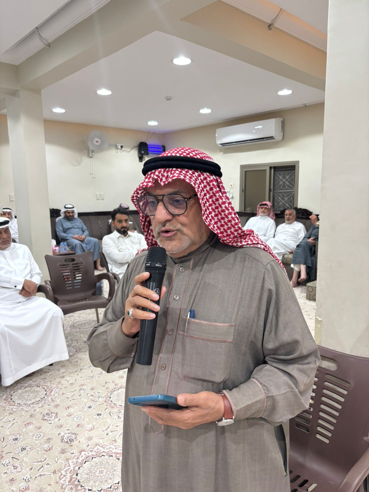 �������